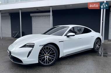 Седан Porsche Taycan 2021 в 