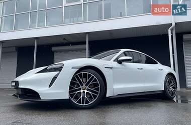 Седан Porsche Taycan 2021 в 