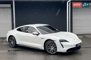 Седан Porsche Taycan 2021 в 