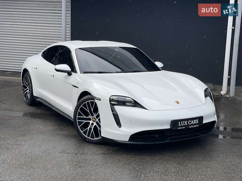 Седан Porsche Taycan 2021 в 