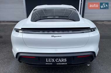 Седан Porsche Taycan 2021 в 