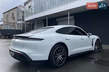 Седан Porsche Taycan 2021 в 