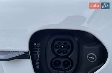 Седан Porsche Taycan 2021 в 