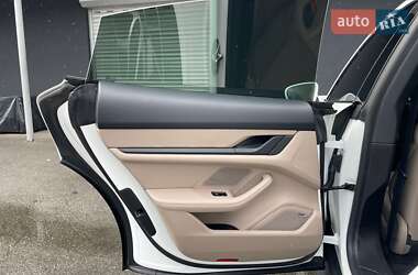 Седан Porsche Taycan 2021 в 