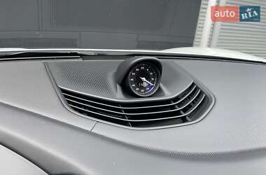 Седан Porsche Taycan 2021 в 