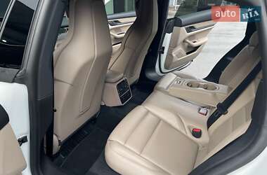 Седан Porsche Taycan 2021 в 