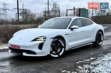 Седан Porsche Taycan 2021 в Києві