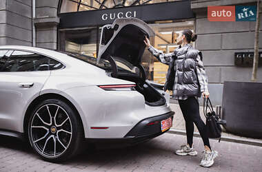 Седан Porsche Taycan 2023 в 