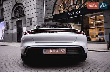 Седан Porsche Taycan 2023 в 