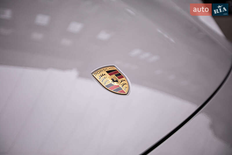Седан Porsche Taycan 2023 в Киеве