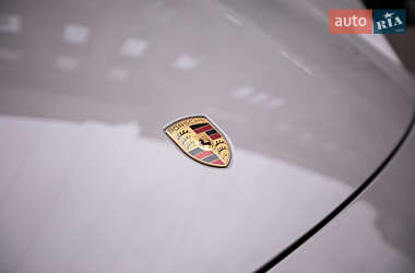 Седан Porsche Taycan 2023 в 