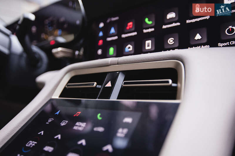 Седан Porsche Taycan 2023 в Киеве