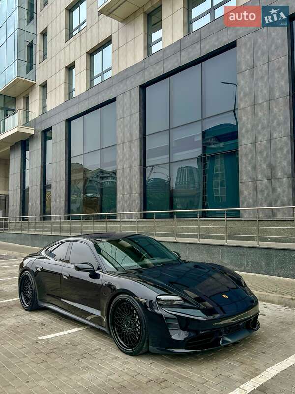 Седан Porsche Taycan 2019 в Києві