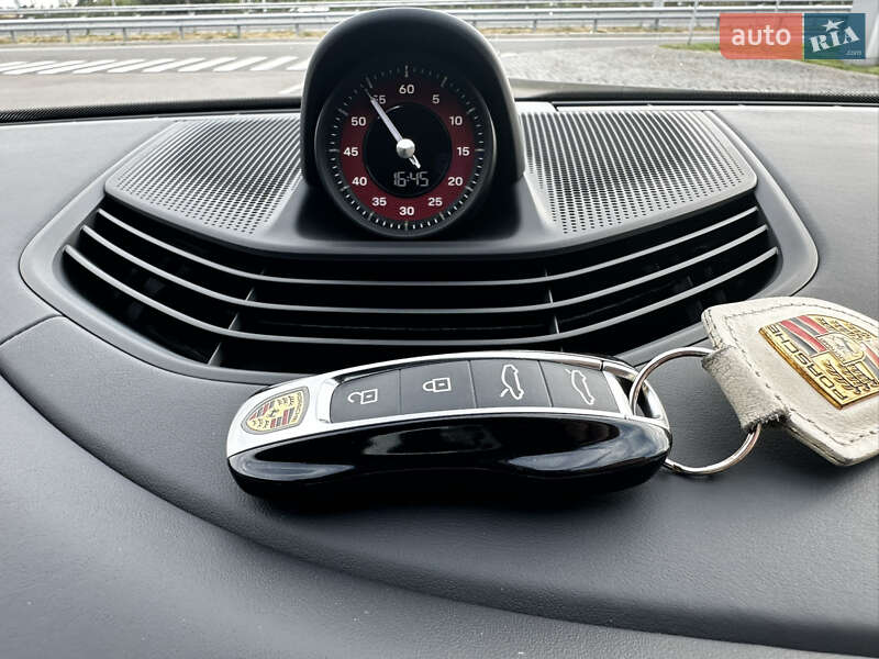 Седан Porsche Taycan 2022 в Львові