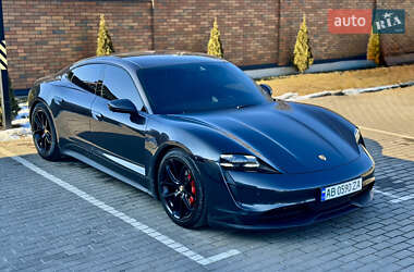 Седан Porsche Taycan 2021 в 