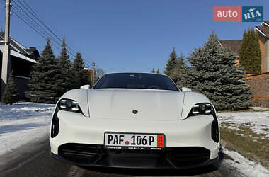 Седан Porsche Taycan 2020 в Киеве