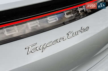 Седан Porsche Taycan 2020 в Киеве