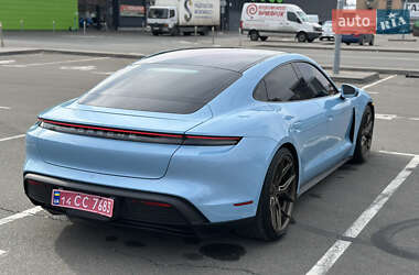 Седан Porsche Taycan 2021 в 