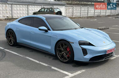 Седан Porsche Taycan 2021 в 