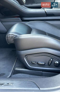 Седан Porsche Taycan 2021 в 