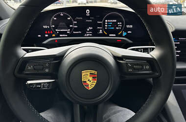 Седан Porsche Taycan 2021 в 
