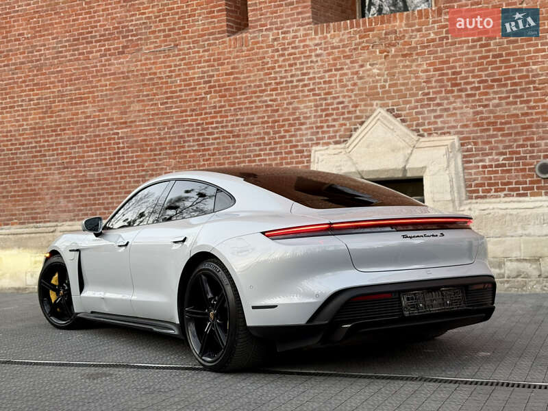 Седан Porsche Taycan 2022 в Львове