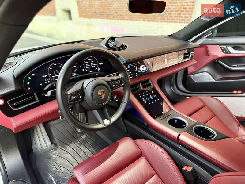 Седан Porsche Taycan 2022 в Львове
