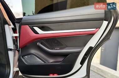 Седан Porsche Taycan 2022 в 