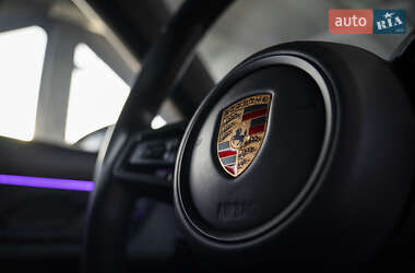 Седан Porsche Taycan 2020 в Киеве