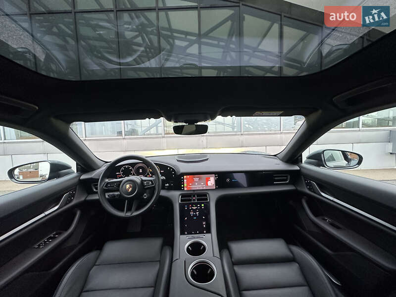 Седан Porsche Taycan 2024 в Киеве