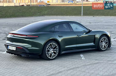 Седан Porsche Taycan 2021 в 