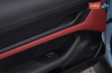Седан Porsche Taycan 2022 в 