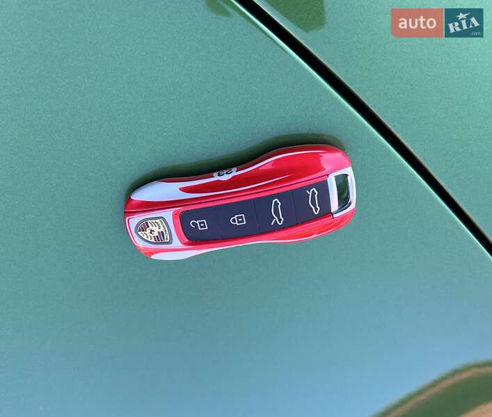 Седан Porsche Taycan 2021 в Львове фото 69 Седан Porsche Taycan 2021 в Львове