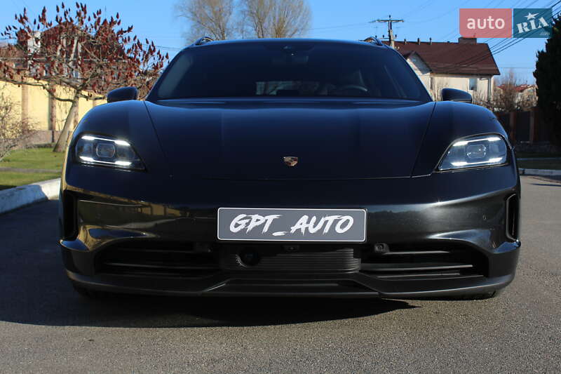 Седан Porsche Taycan 2024 в Киеве