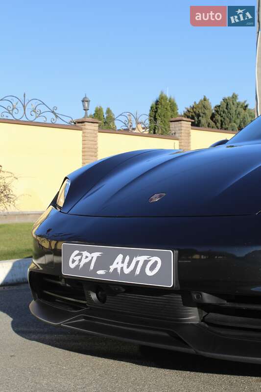 Седан Porsche Taycan 2024 в Киеве