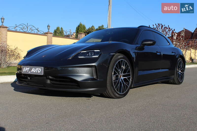 Седан Porsche Taycan 2024 в Киеве