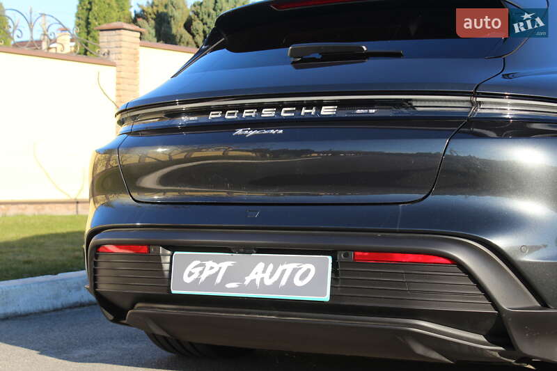 Седан Porsche Taycan 2024 в Киеве