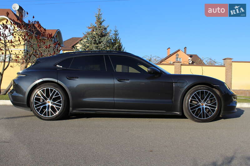Седан Porsche Taycan 2024 в Киеве