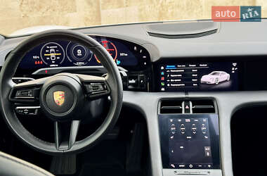 Седан Porsche Taycan 2020 в 