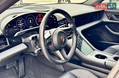 Седан Porsche Taycan 2020 в 
