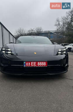 Седан Porsche Taycan 2021 в 