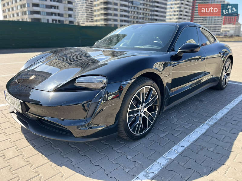Седан Porsche Taycan 2021 в 