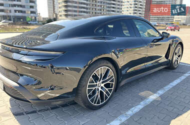 Седан Porsche Taycan 2021 в 