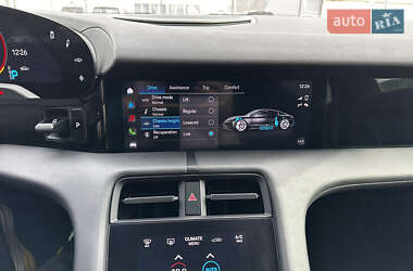 Седан Porsche Taycan 2020 в 