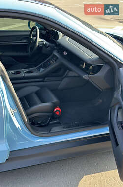 Седан Porsche Taycan 2020 в 