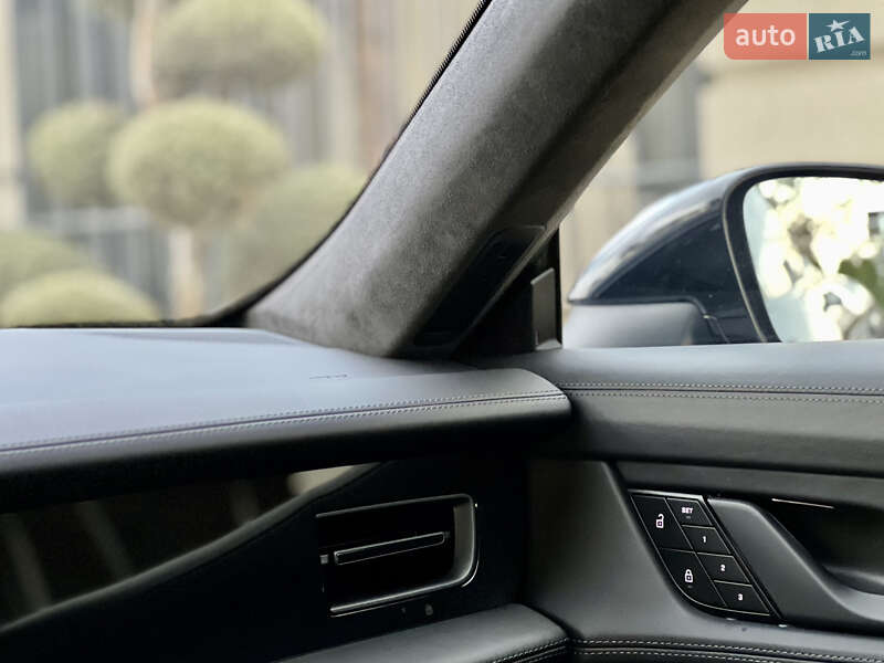 Седан Porsche Taycan 2022 в Одессе