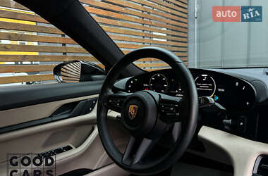 Седан Porsche Taycan 2022 в 