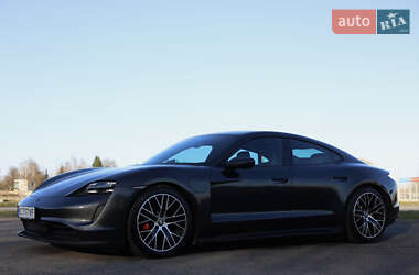 Седан Porsche Taycan 2020 в 