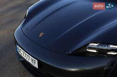 Седан Porsche Taycan 2020 в 