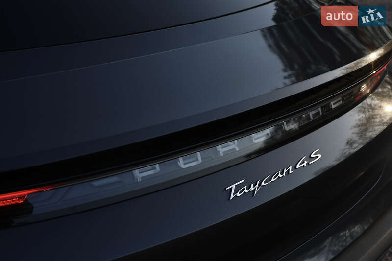 Седан Porsche Taycan 2020 в Львові